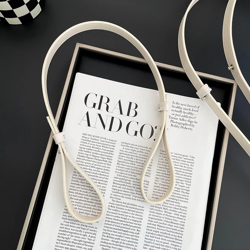 Knitted contrast heart shoulder handbag - Image 10