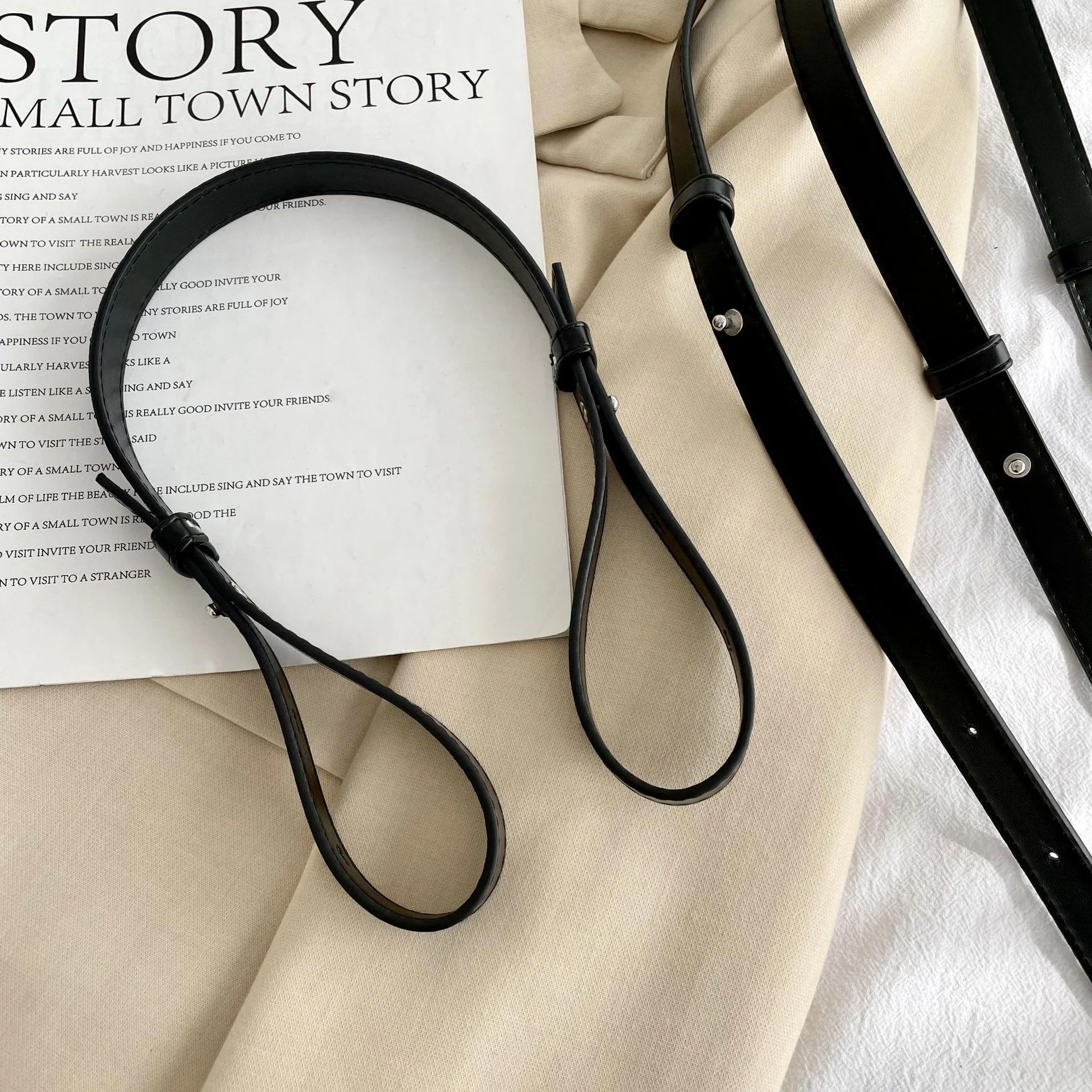 Knitted contrast heart shoulder handbag - Image 11