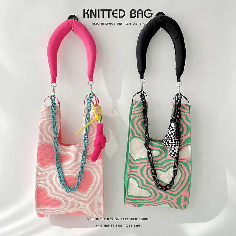 Knitted contrast heart shoulder handbag - Image 4