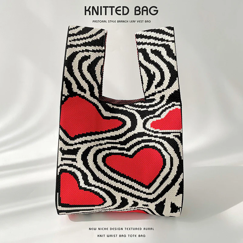 Knitted contrast heart shoulder handbag - Image 9