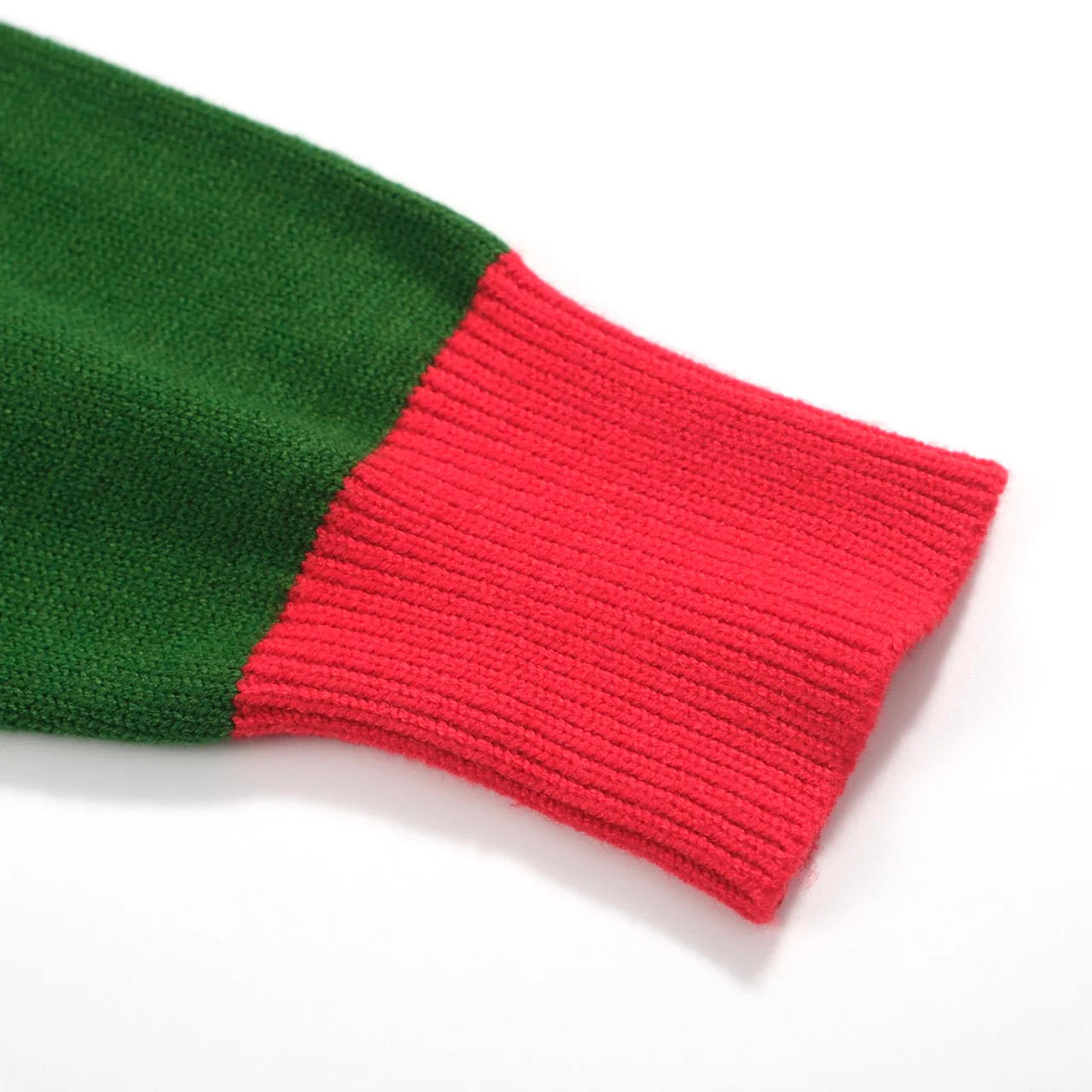 Women’s Retro Daisy Sweater – Bold Floral Knit with Contrast Sleeves - Image 4