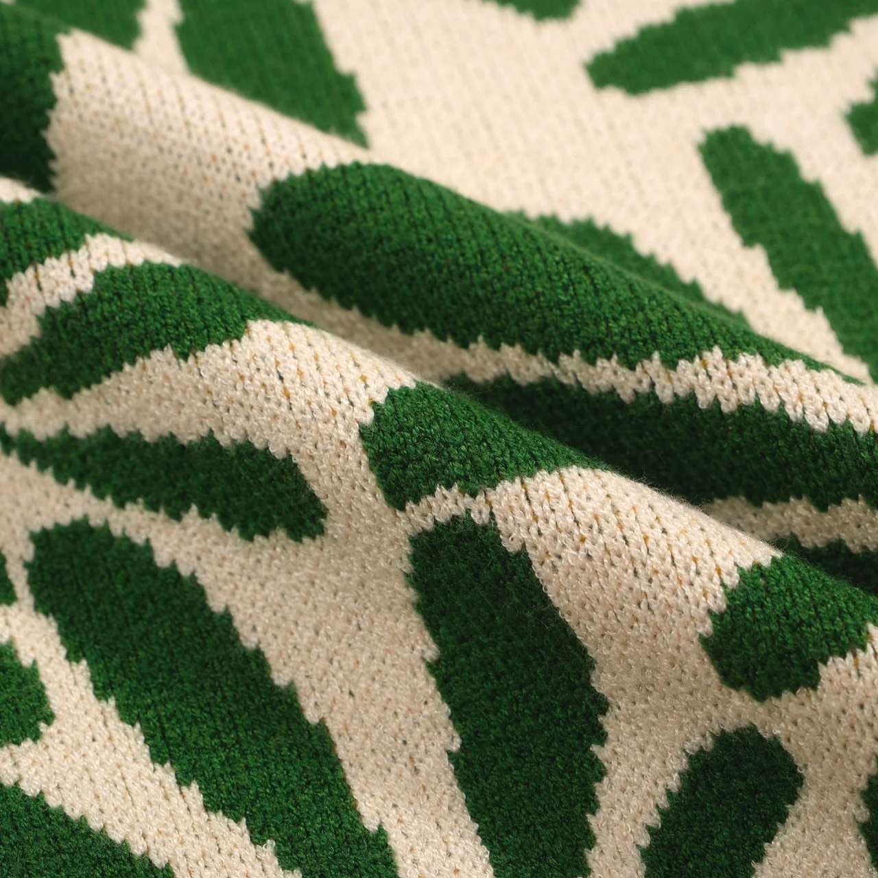 Women’s Retro Daisy Sweater – Bold Floral Knit with Contrast Sleeves - Image 8