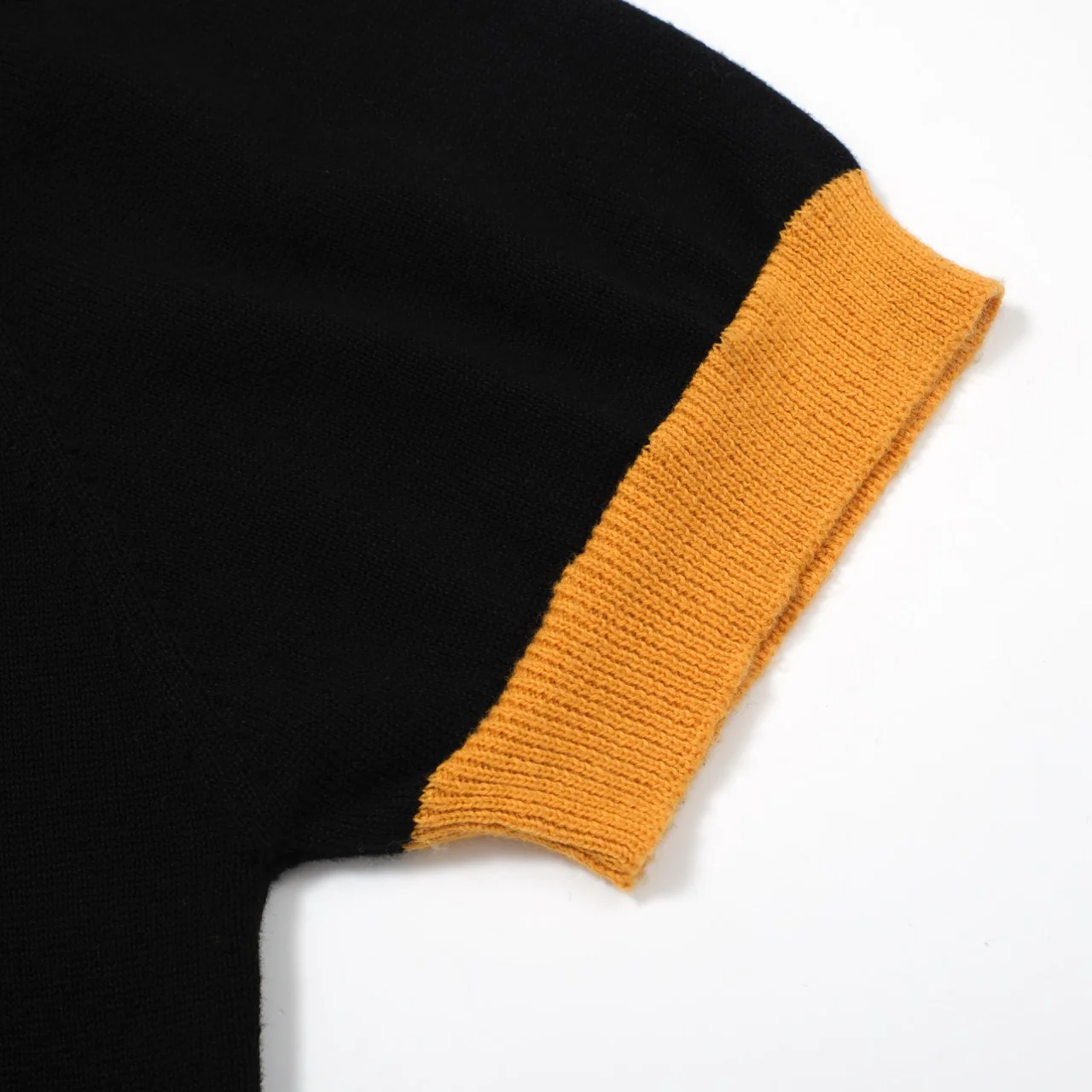 Women Yellow Pigeon Knitted Black Short Sleeves Knitwear - Image 4