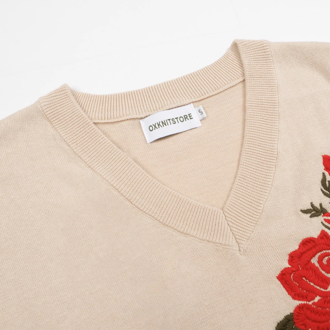 Women's khaki knitted V-neck embroidered T-shirt - Image 3