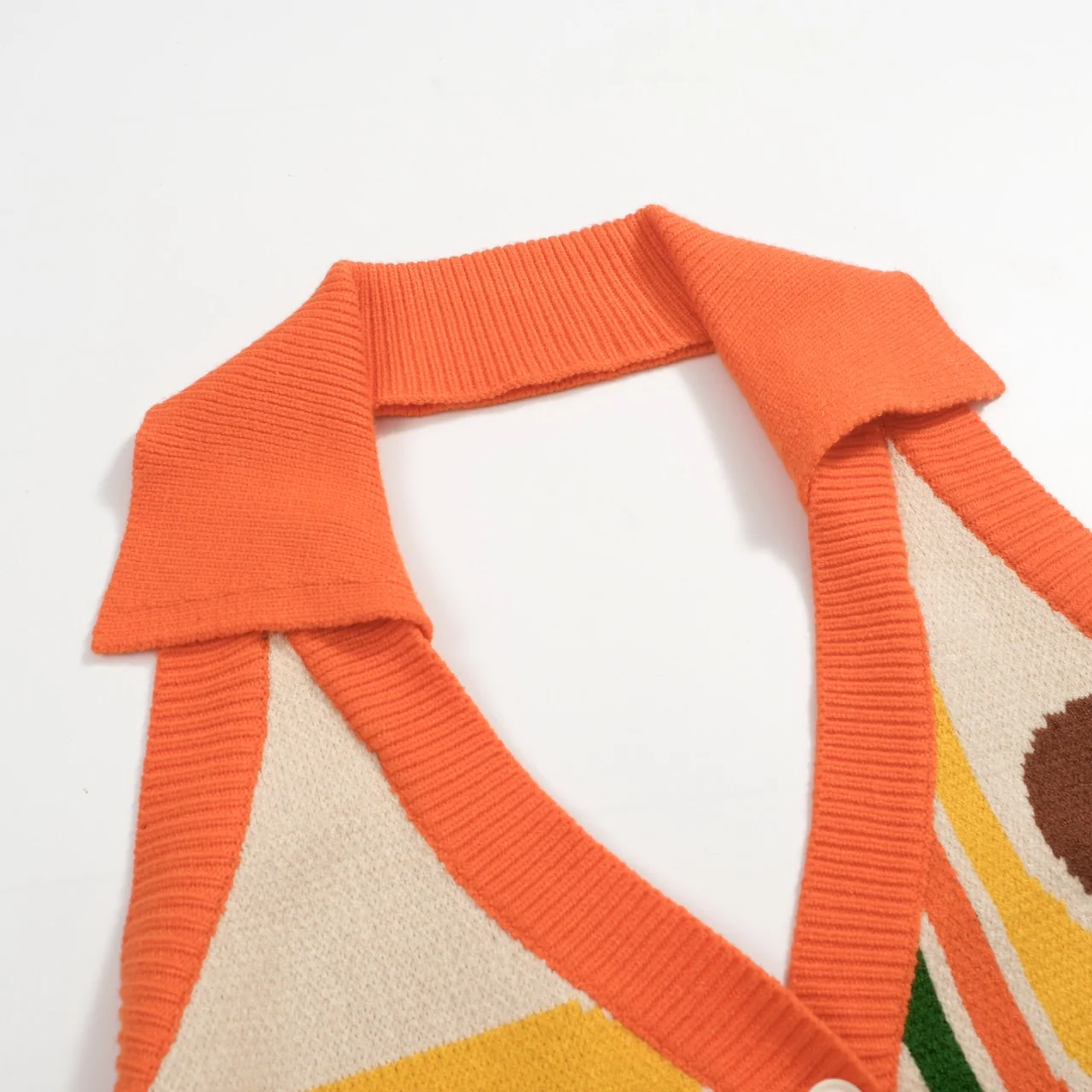 Women's multi-colored art knit vest - Image 4